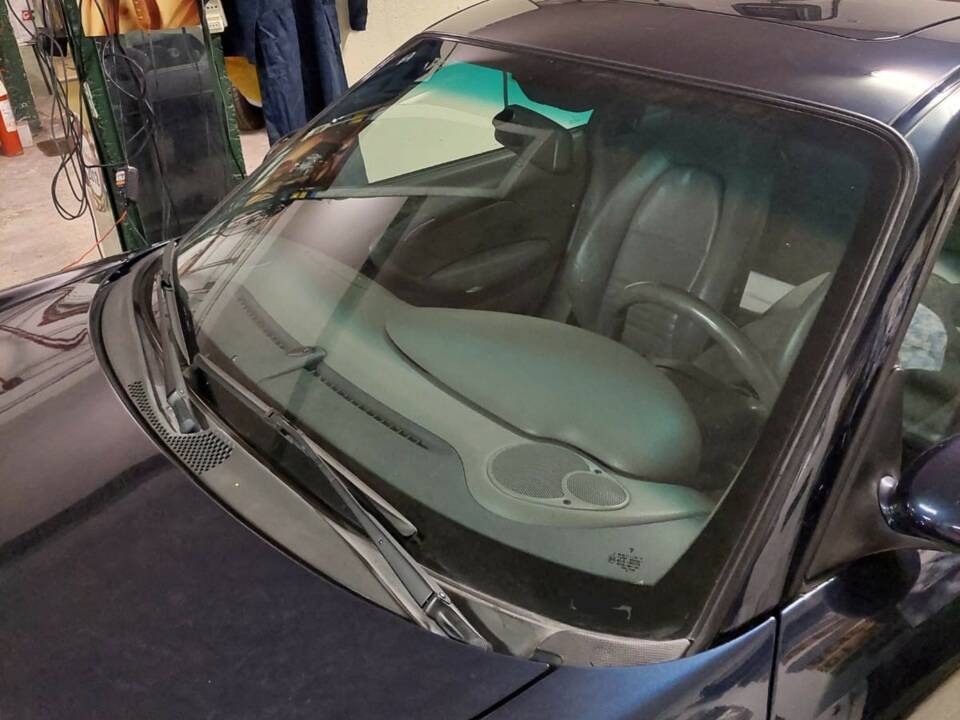 Image 4/12 of Porsche 911 Carrera 4 (1998)