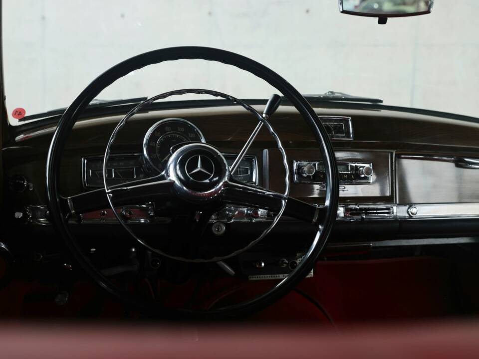 Image 36/50 de Mercedes-Benz 300 c (1956)