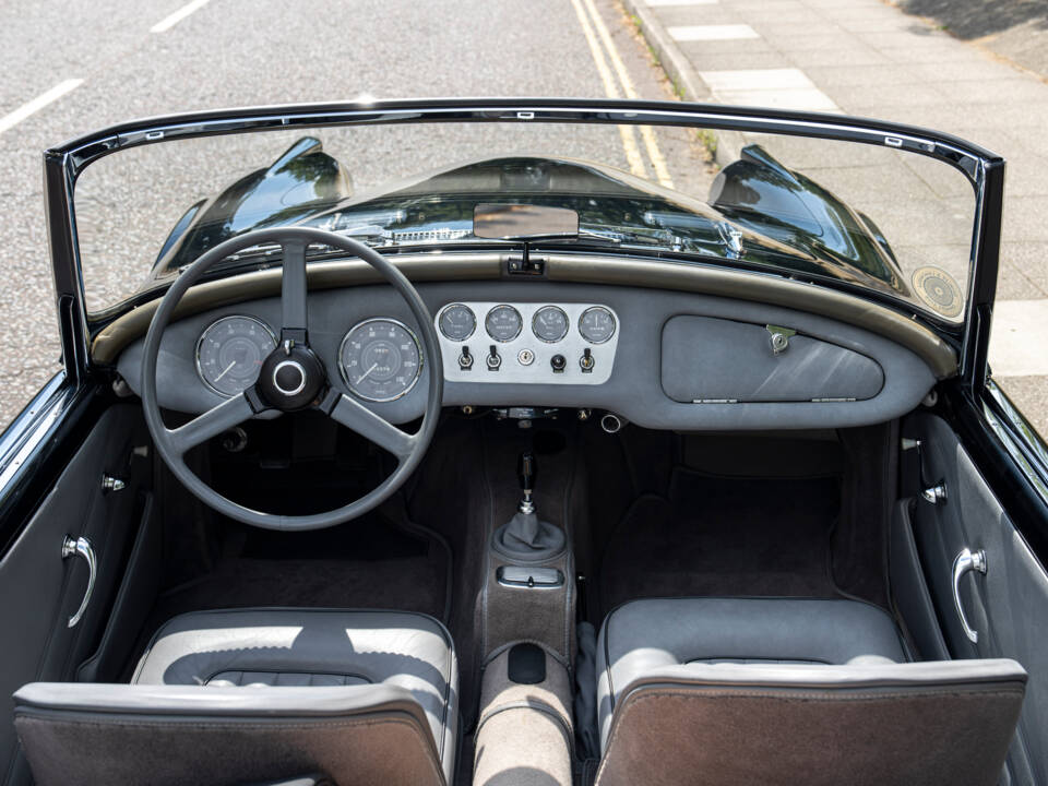 Immagine 14/28 di Daimler SP 250 (1961)