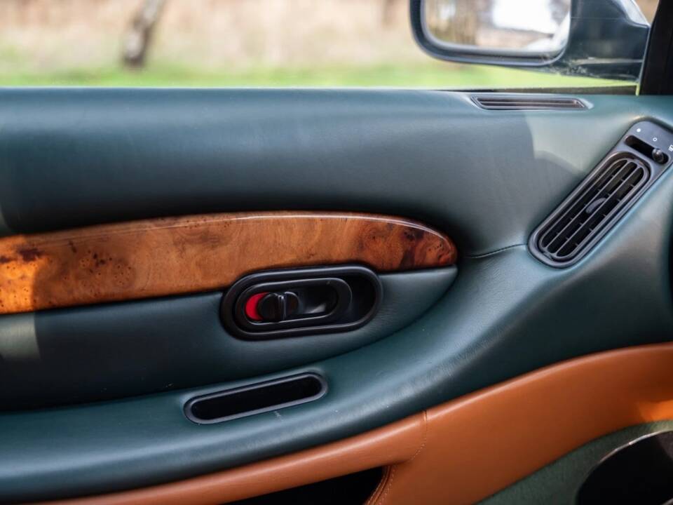 Image 23/27 de Aston Martin DB 7 Vantage (1999)