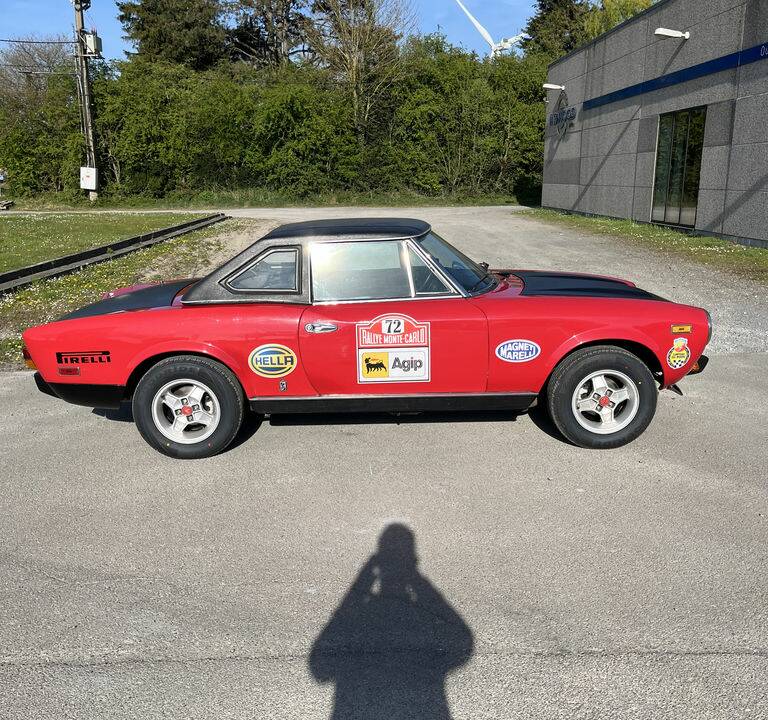 Image 8/8 de FIAT 124 Spider CS2 (1982)