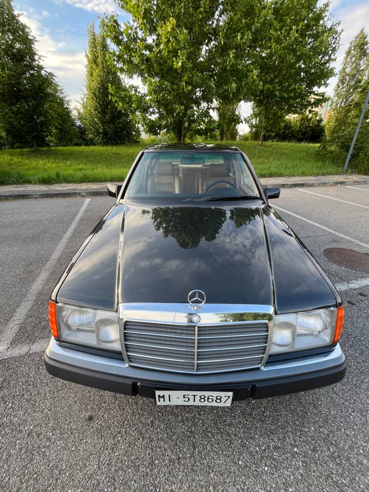 Bild 2/25 von Mercedes-Benz 300 E-24 (1991)