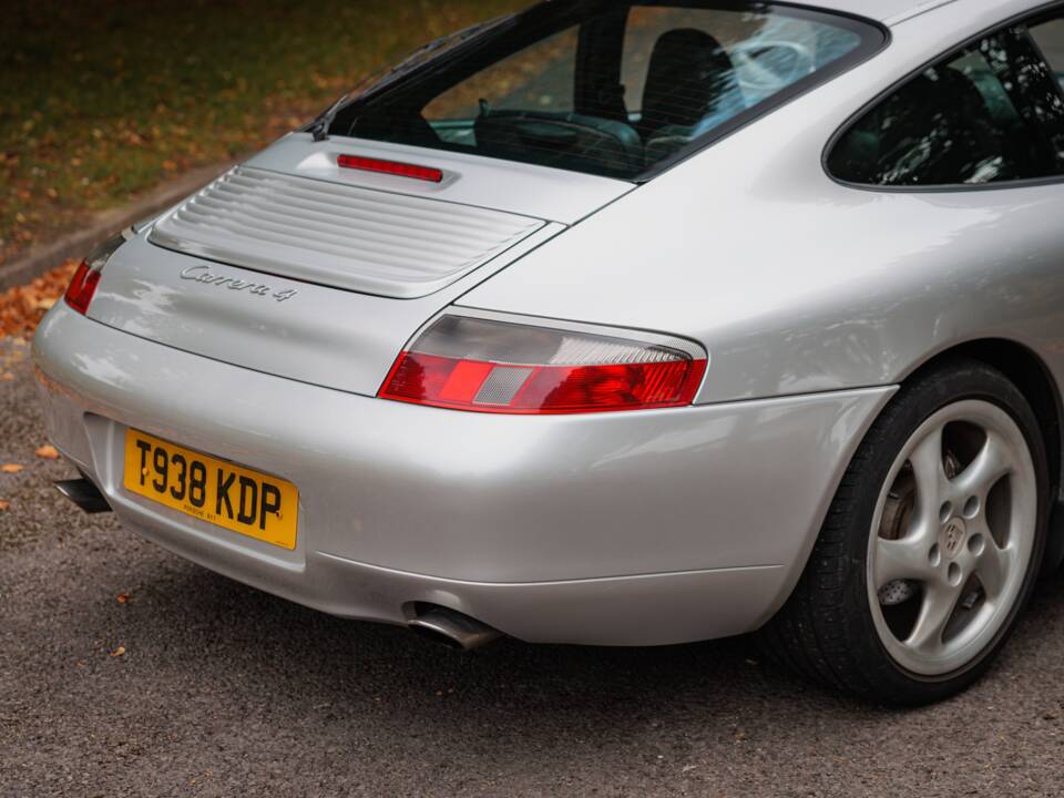 Bild 11/26 von Porsche 911 Carrera 4 (1999)