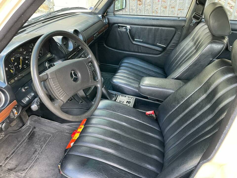 Bild 43/73 von Mercedes-Benz 300 D (1977)