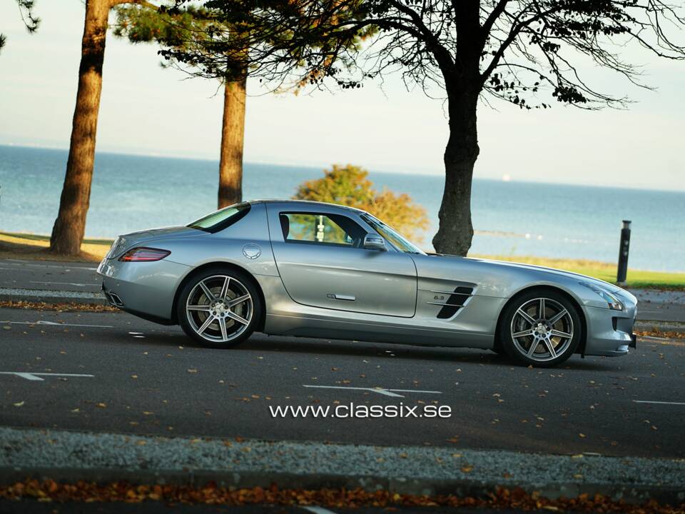 Image 7/26 de Mercedes-Benz SLS AMG (2011)
