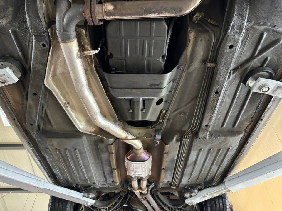 Bild 22/23 von Mercedes-Benz 560 SL (1989)