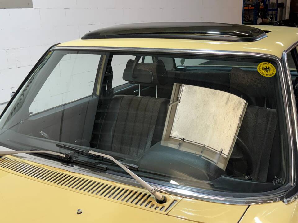 Immagine 29/35 di Mercedes-Benz 200 (1975)