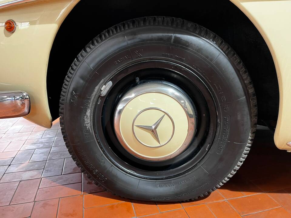 Image 11/58 of Mercedes-Benz 190 SL (1955)