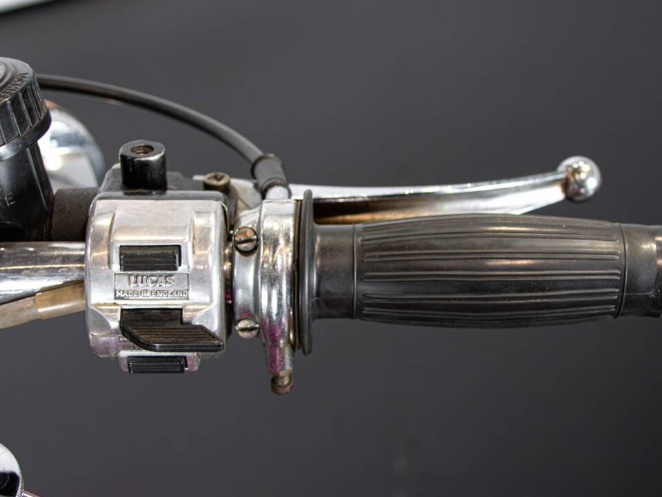 Image 36/50 de Triumph T 150 V Trident (1974)