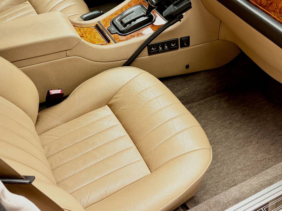 Afbeelding 11/17 van Jaguar XJ 6 4.0 (1990)