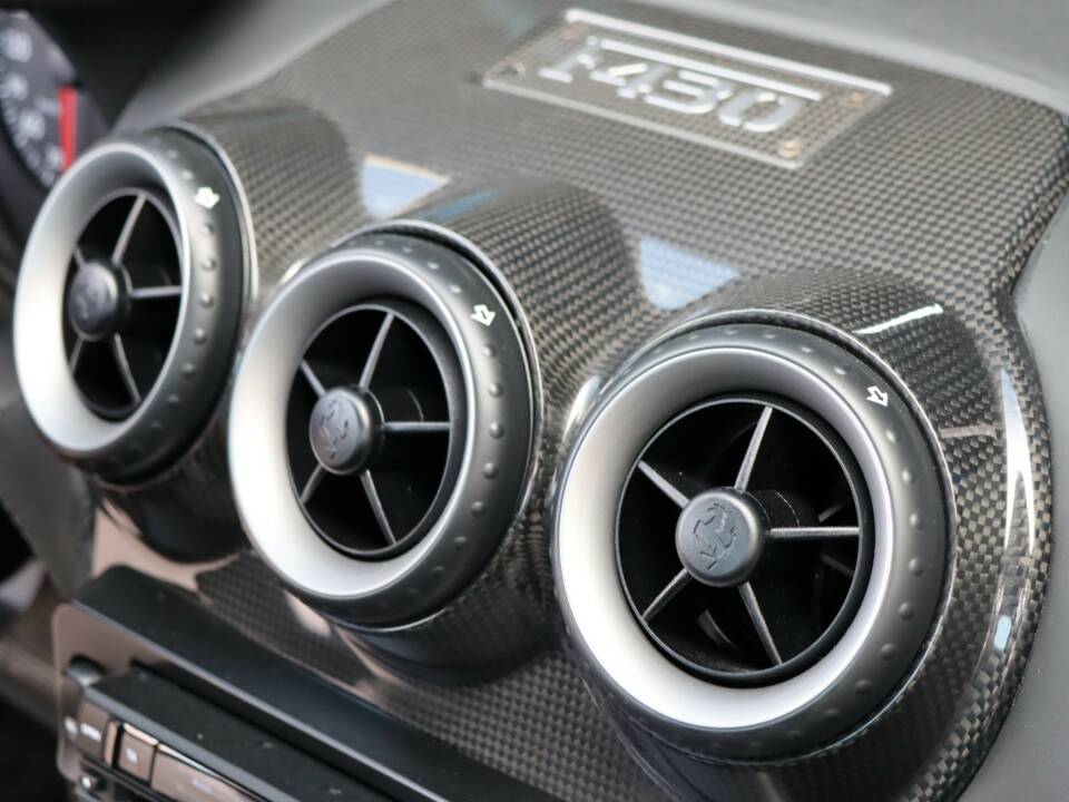 Image 37/50 de Ferrari F 430 (2010)