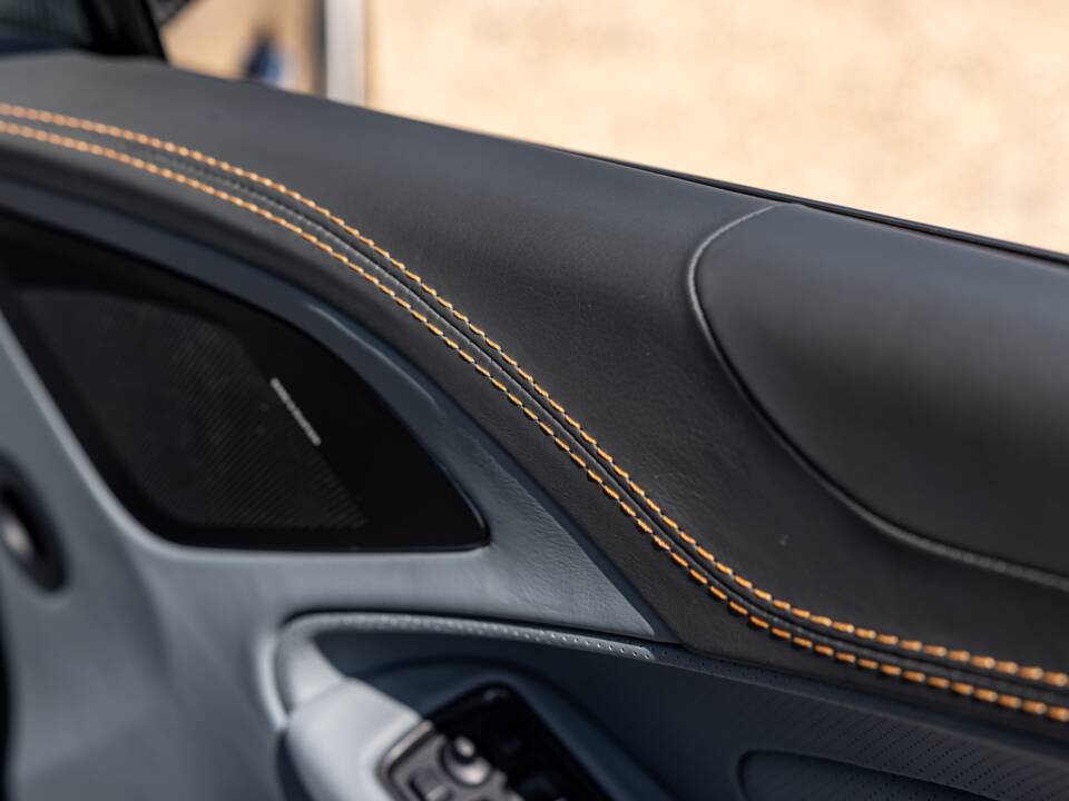 Imagen 36/57 de Aston Martin Vanquish Volante (2015)