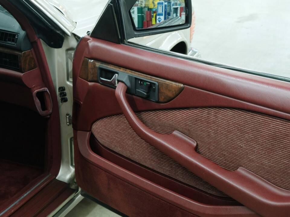 Bild 42/50 von Mercedes-Benz 560 SEC (1986)