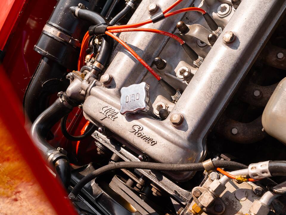 Image 52/53 of Alfa Romeo 2000 GT Veloce (1975)