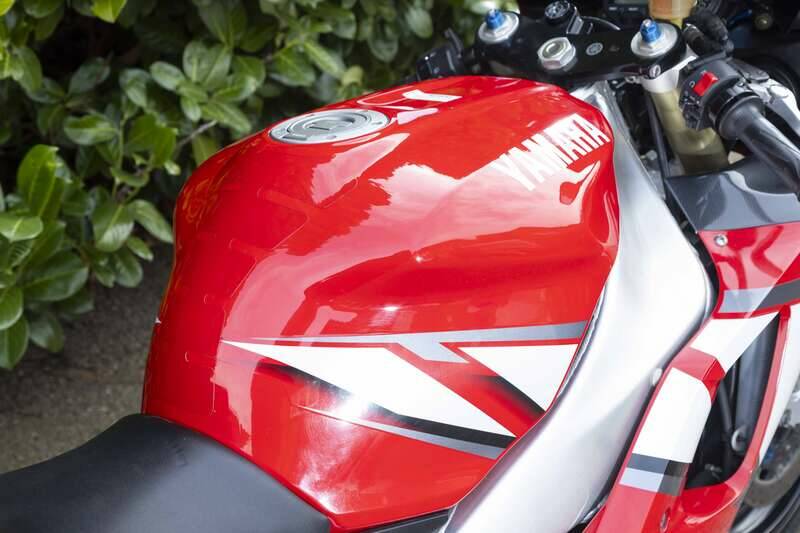 Image 15/33 of Yamaha YZF-R1 (2001)