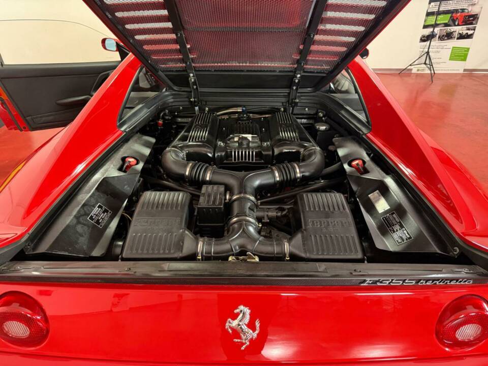 Bild 34/50 von Ferrari F 355 Berlinetta (1997)