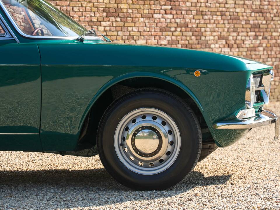Bild 17/50 von Alfa Romeo Giulia 1300 GT Junior (1972)