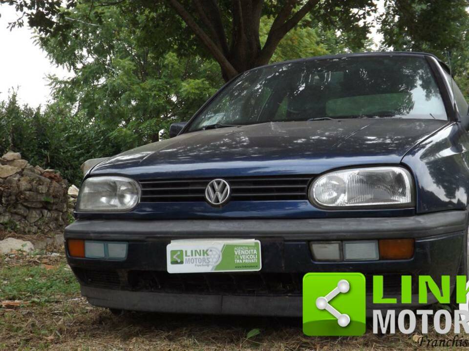 Imagen 3/10 de Volkswagen Golf III Cabrio 1.6 (1996)