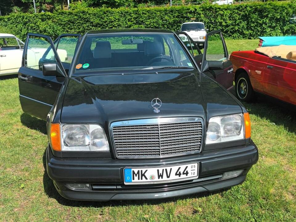 Image 6/8 of Mercedes-Benz 230 E (1988)
