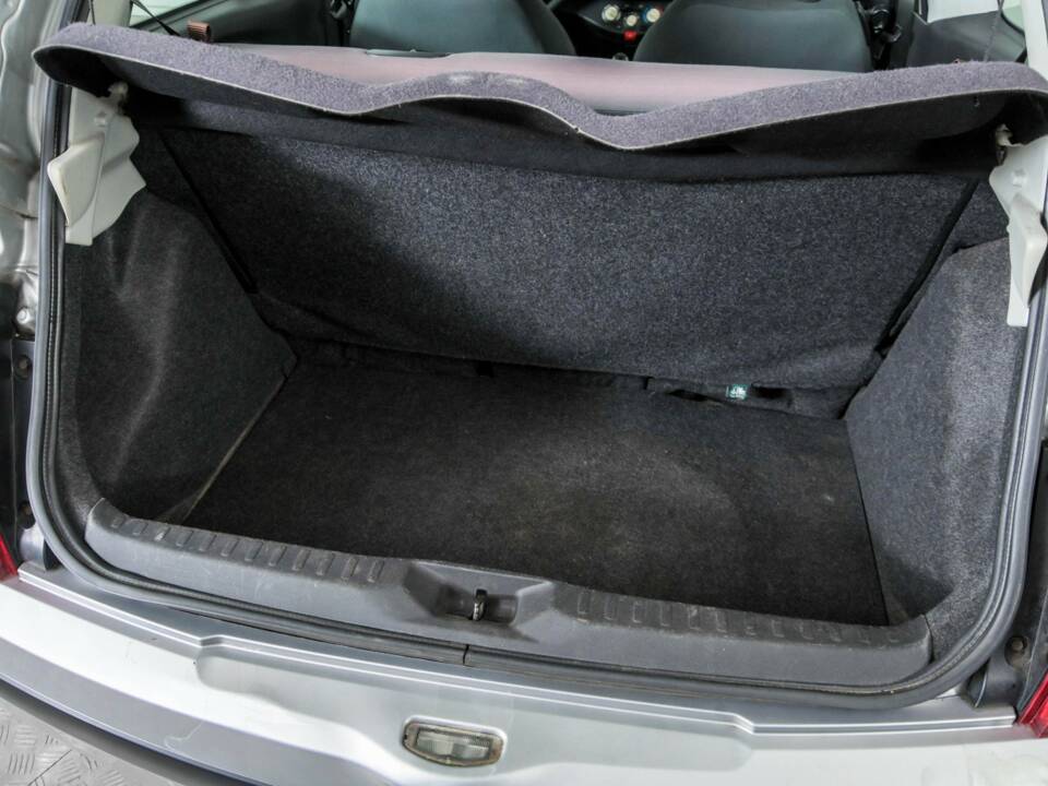 Image 33/35 of Nissan Micra C+C 1.6 (2005)