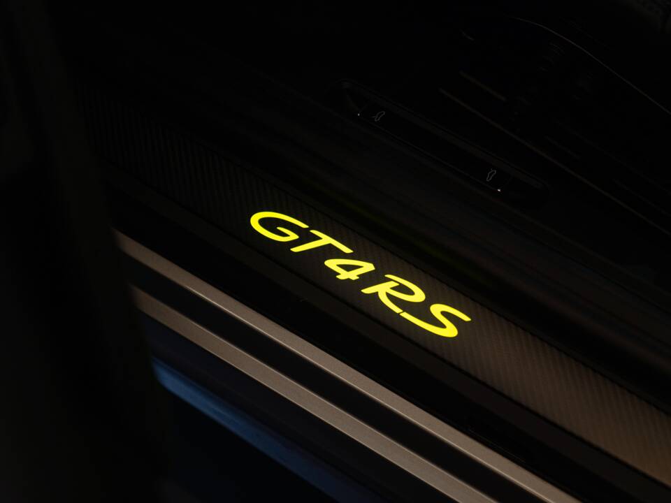Image 32/100 of Porsche 718 Cayman GT4 RS Weissach (2024)