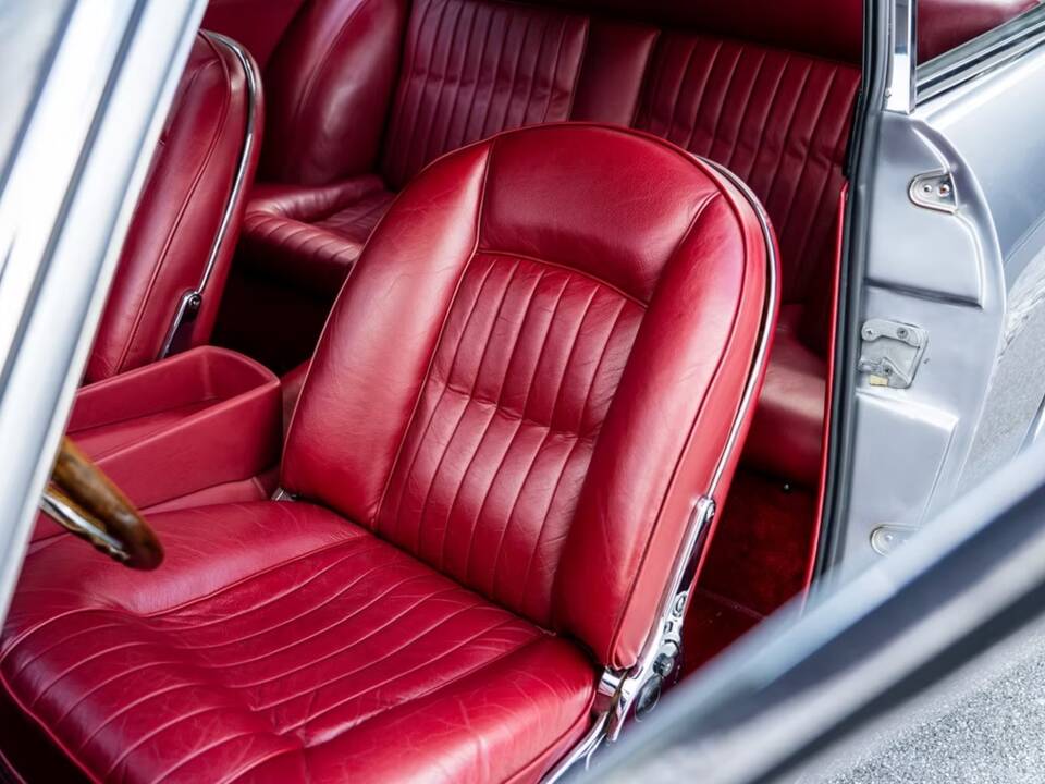Afbeelding 11/15 van Ferrari 330 GT 2+2 (1965)