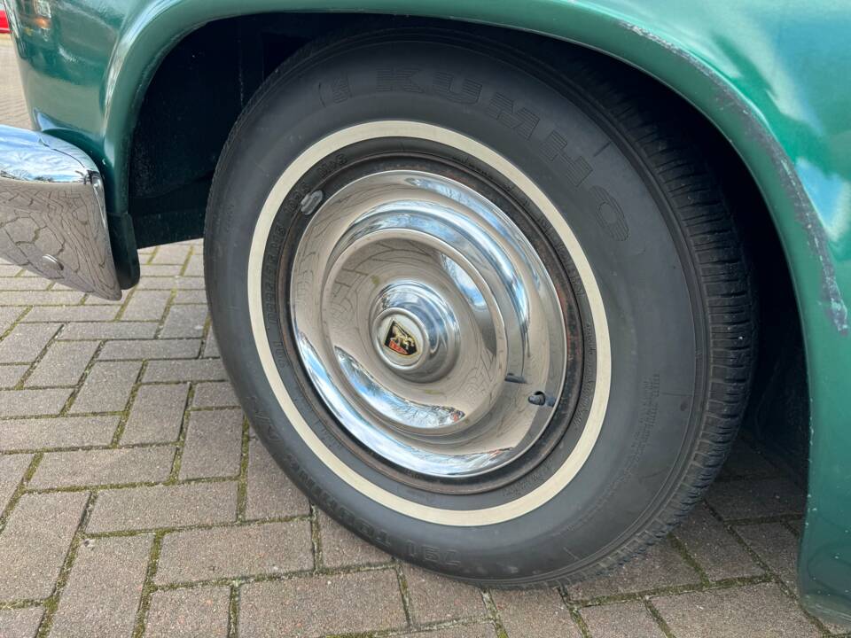 Wheel with hubcap
