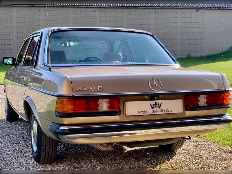 Afbeelding 4/23 van Mercedes-Benz 230 E (1984)