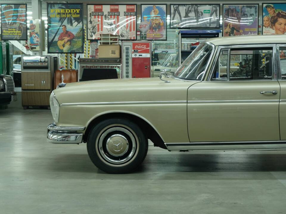 Image 6/50 of Mercedes-Benz 300 SE (1964)