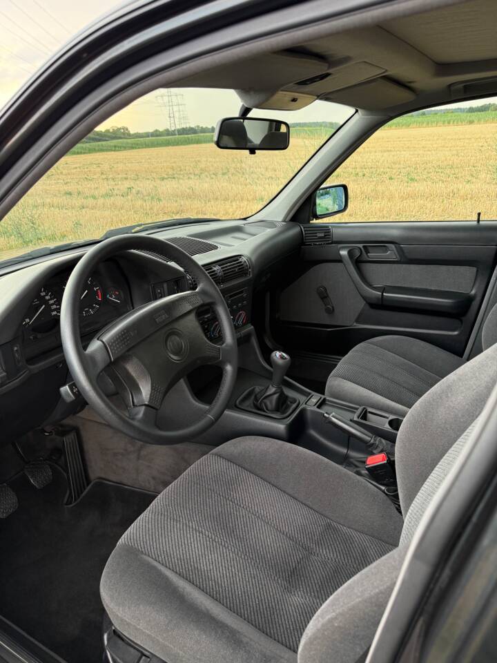 Bild 6/19 von BMW 518i (1993)