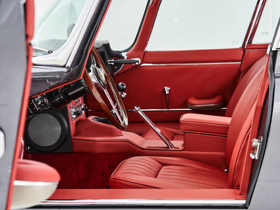 Bild 65/99 von Jaguar E-Type 4.2 (1966)