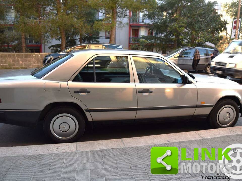 Image 9/10 de Mercedes-Benz 200 (1986)