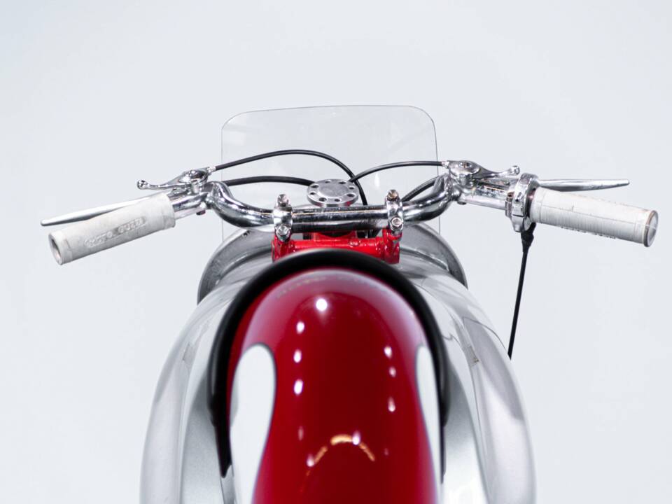 Image 33/50 of Moto Guzzi DUMMY (1948)