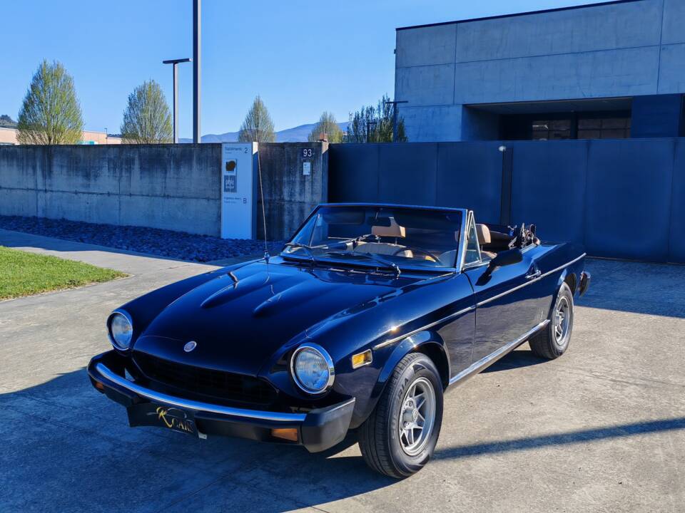 Image 1/42 of FIAT 124 Spider CS1 (1975)