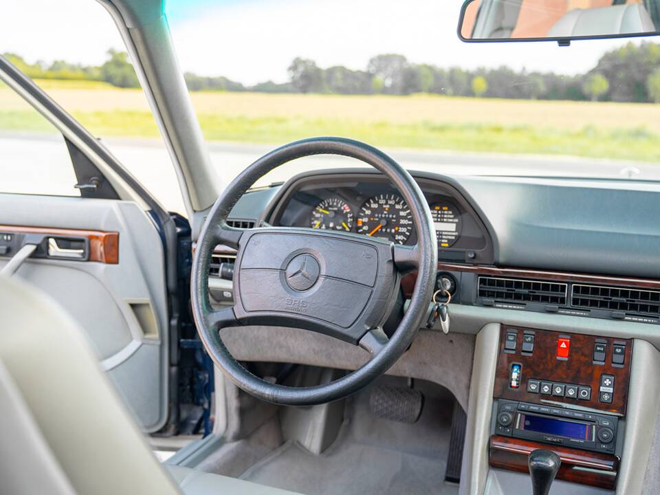 Image 57/72 de Mercedes-Benz 500 SEL (1984)