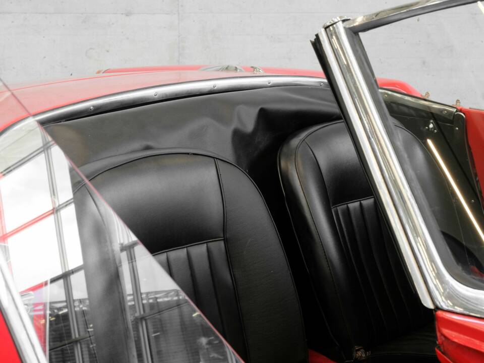 Image 24/47 of Alfa Romeo Giulia 1600 Spider (1963)