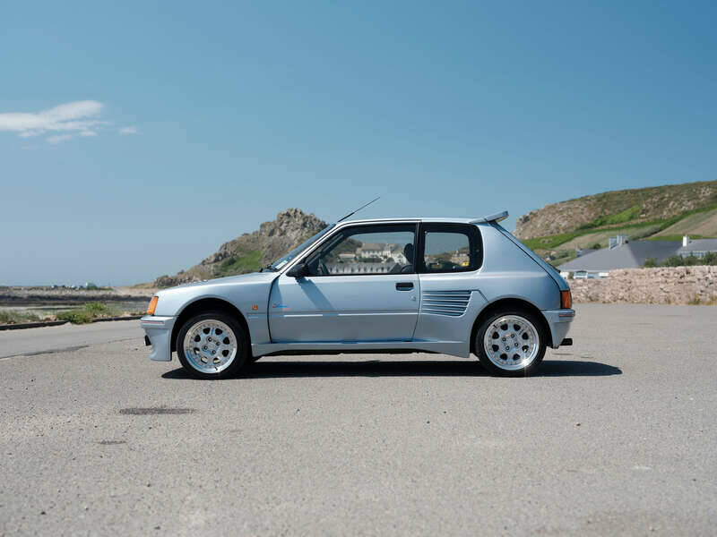Image 4/50 of Peugeot 205 GTi 1.9 (1990)