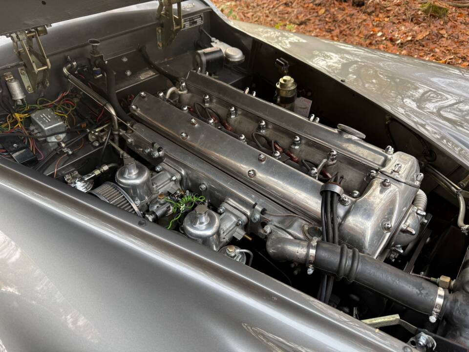 Image 11/25 de Jaguar XK 140 DHC (1956)