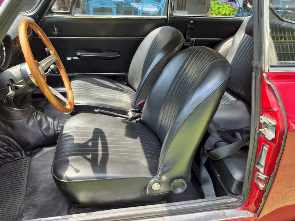 Image 20/50 de Alfa Romeo Giulia GT 1300 Junior (1971)