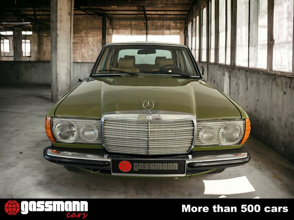 Bild 2/15 von Mercedes-Benz 200 D (1982)