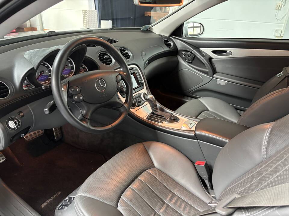 Image 14/29 of Mercedes-Benz SL 55 AMG (2002)
