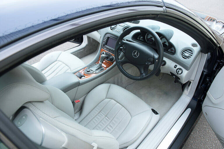 Immagine 8/14 di Mercedes-Benz SL 65 AMG (2004)