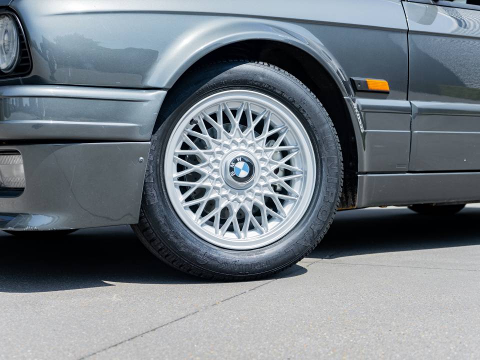 Immagine 2/34 di BMW 320is (1988)