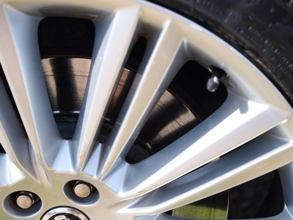 Bild 27/50 von Jaguar XJ 5.0 (2012)