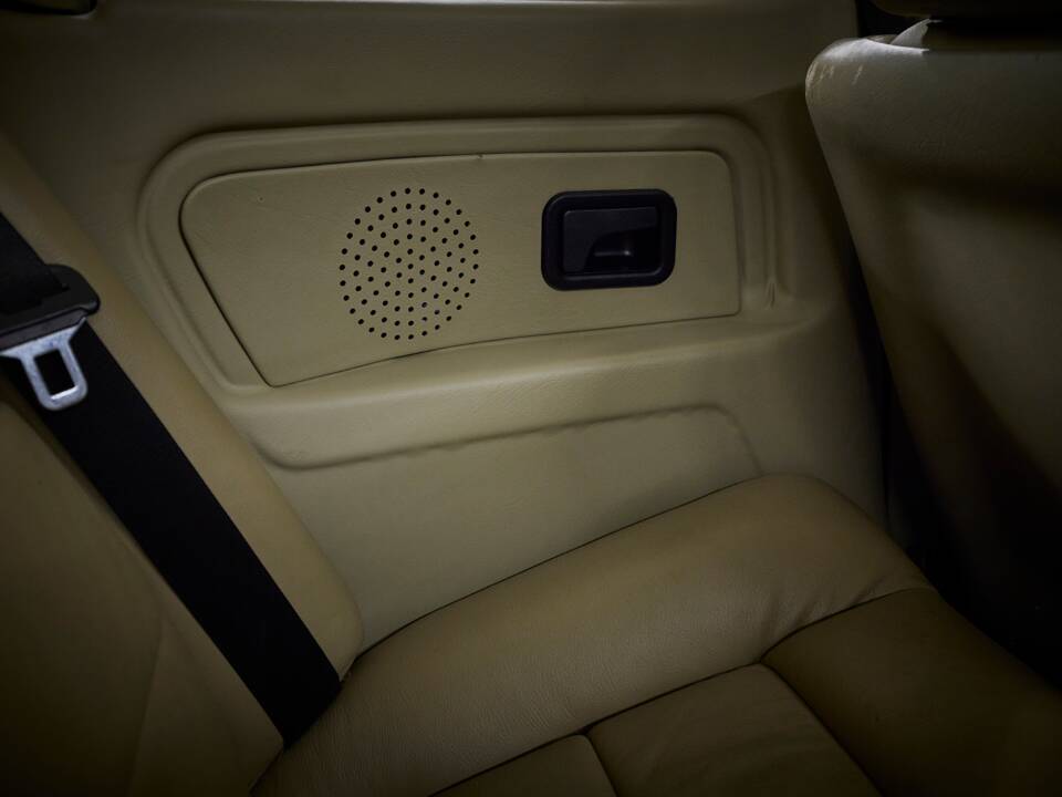 Image 77/90 of BMW 325i (1987)