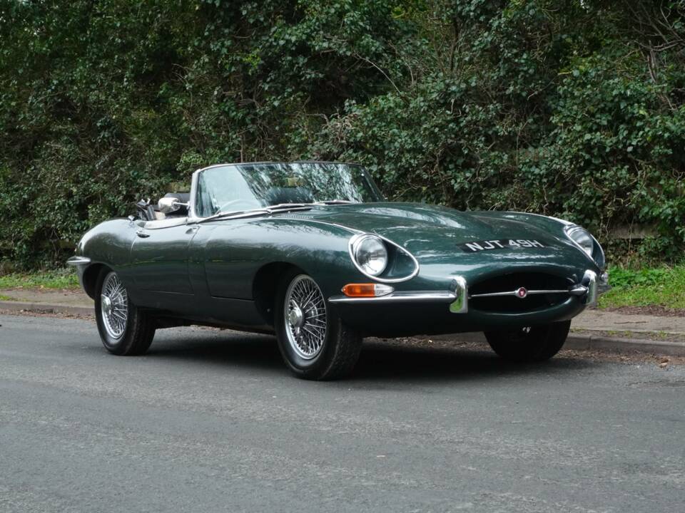 Image 19/25 de Jaguar E-Type (1970)