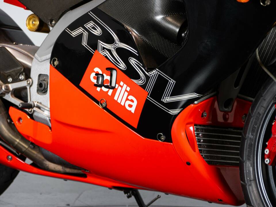 Bild 34/50 von Aprilia RSV 1000 V60 (1999)