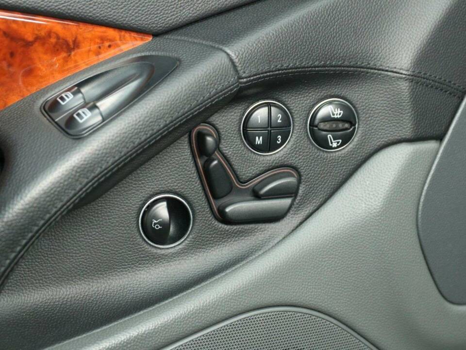 Immagine 11/30 di Mercedes-Benz SL 500 (2006)