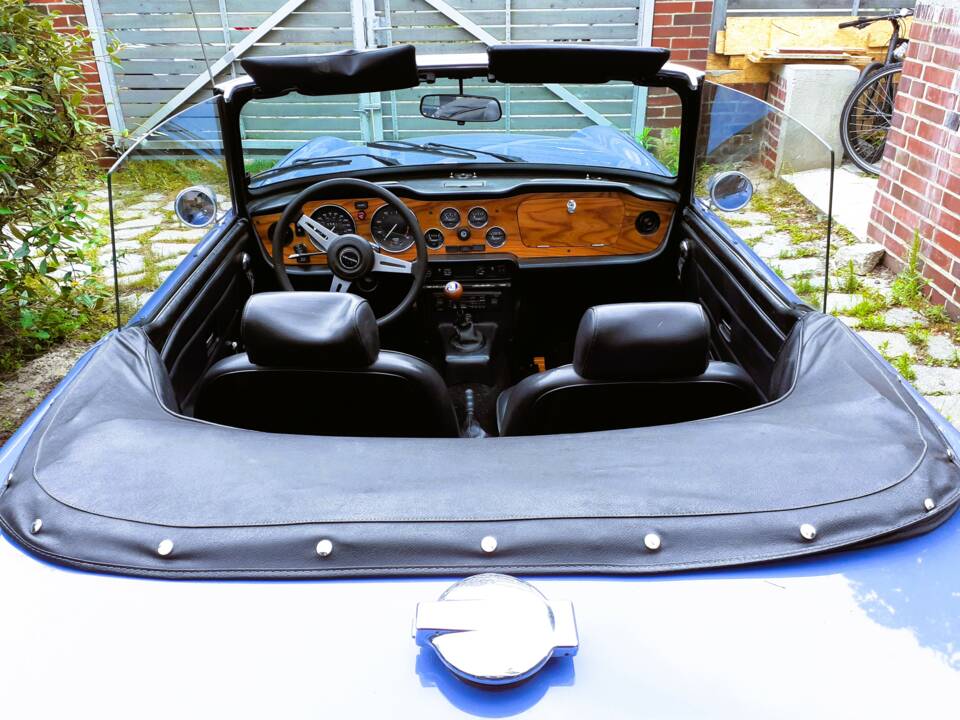 Image 16/51 of Triumph TR 6 (1975)