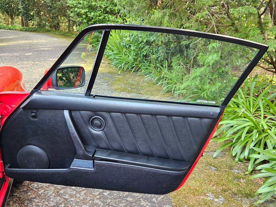 Immagine 13/37 di Porsche 911 Carrera 3.2 (1985)